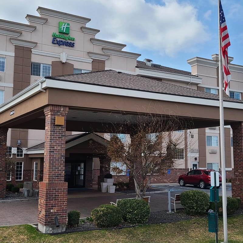 The entrance to a Holiday Inn Express hotel.
