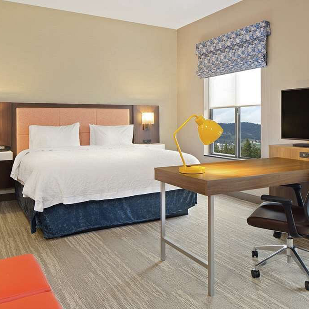 Hampton Suites Spokane Valley guest room